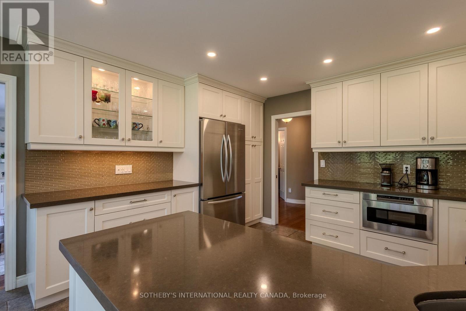 23 FRANCIS CREEK BOULEVARD - 10