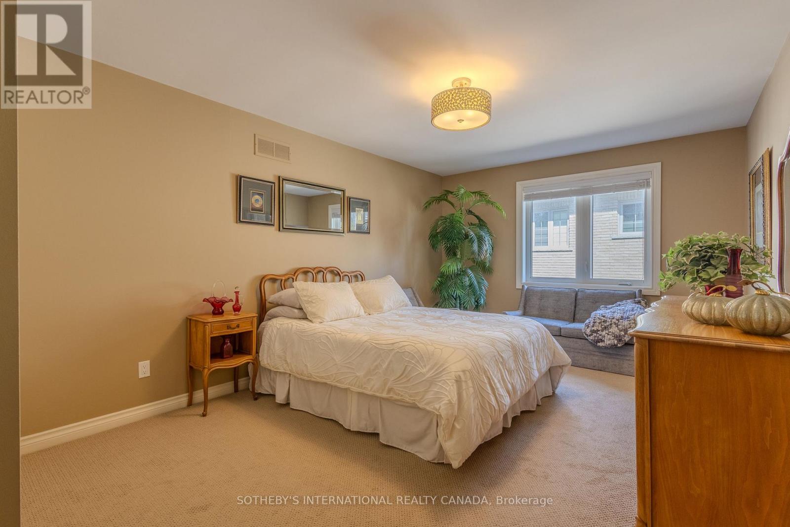 23 FRANCIS CREEK BOULEVARD - 31