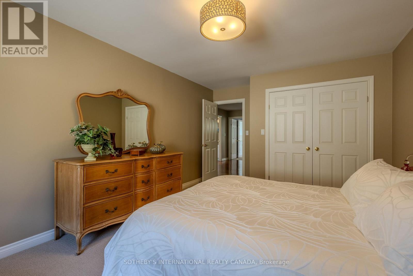 23 FRANCIS CREEK BOULEVARD - 32