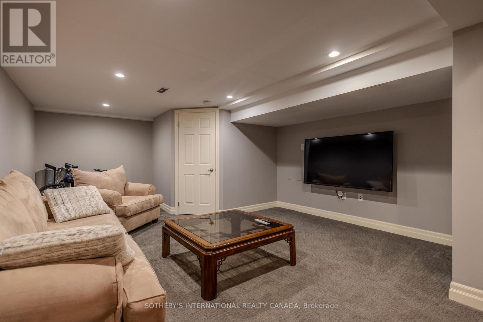 23 FRANCIS CREEK BOULEVARD - 37