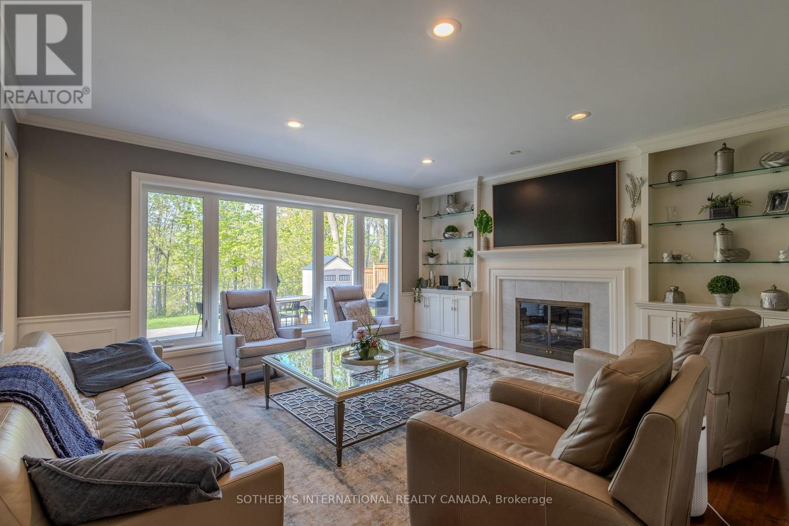 23 FRANCIS CREEK BOULEVARD - 7