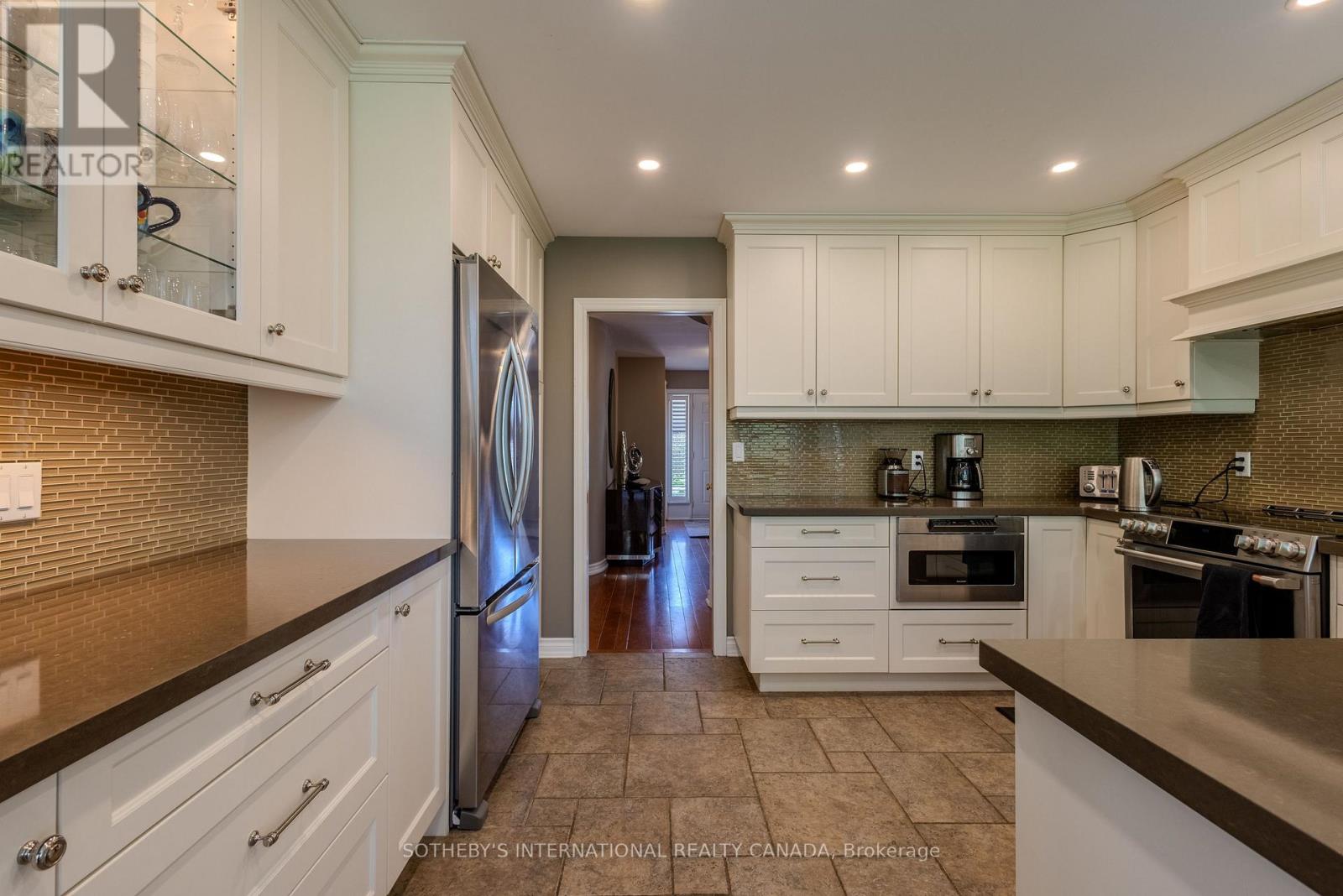 23 FRANCIS CREEK BOULEVARD - 9