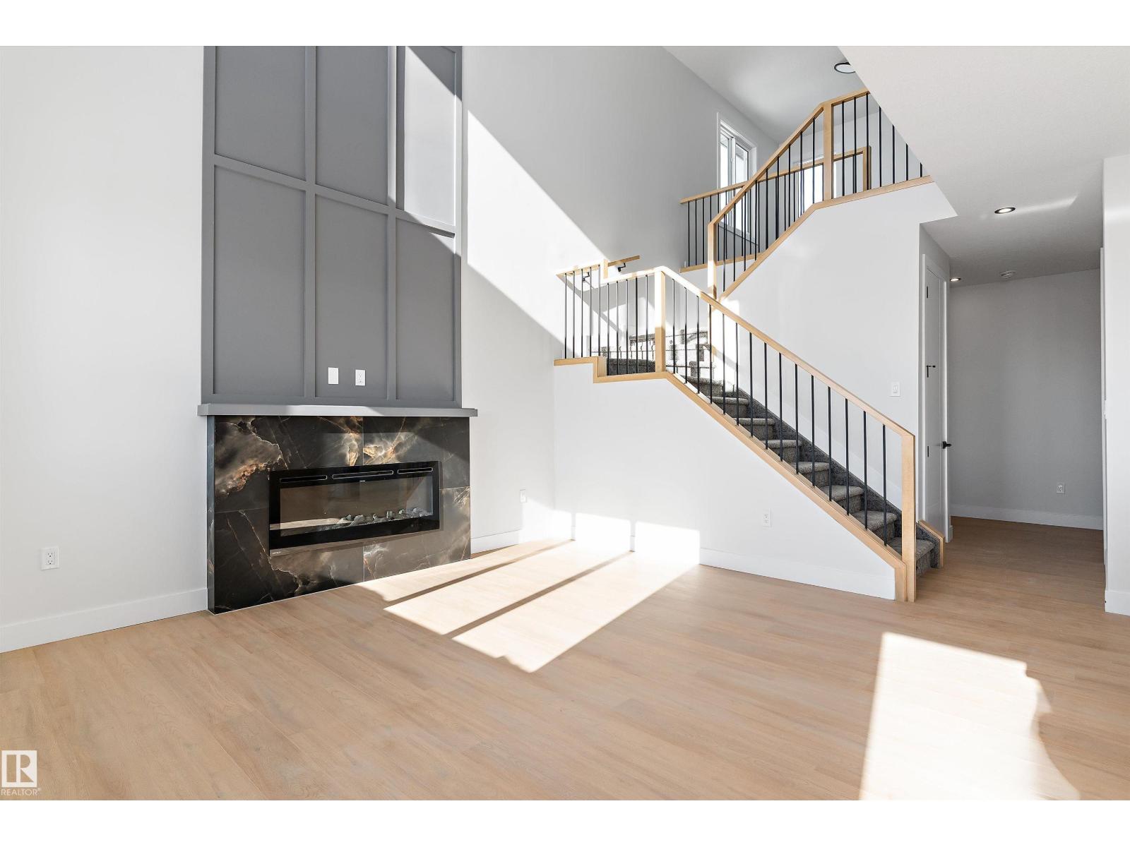 34 ASTORIA PL - 1