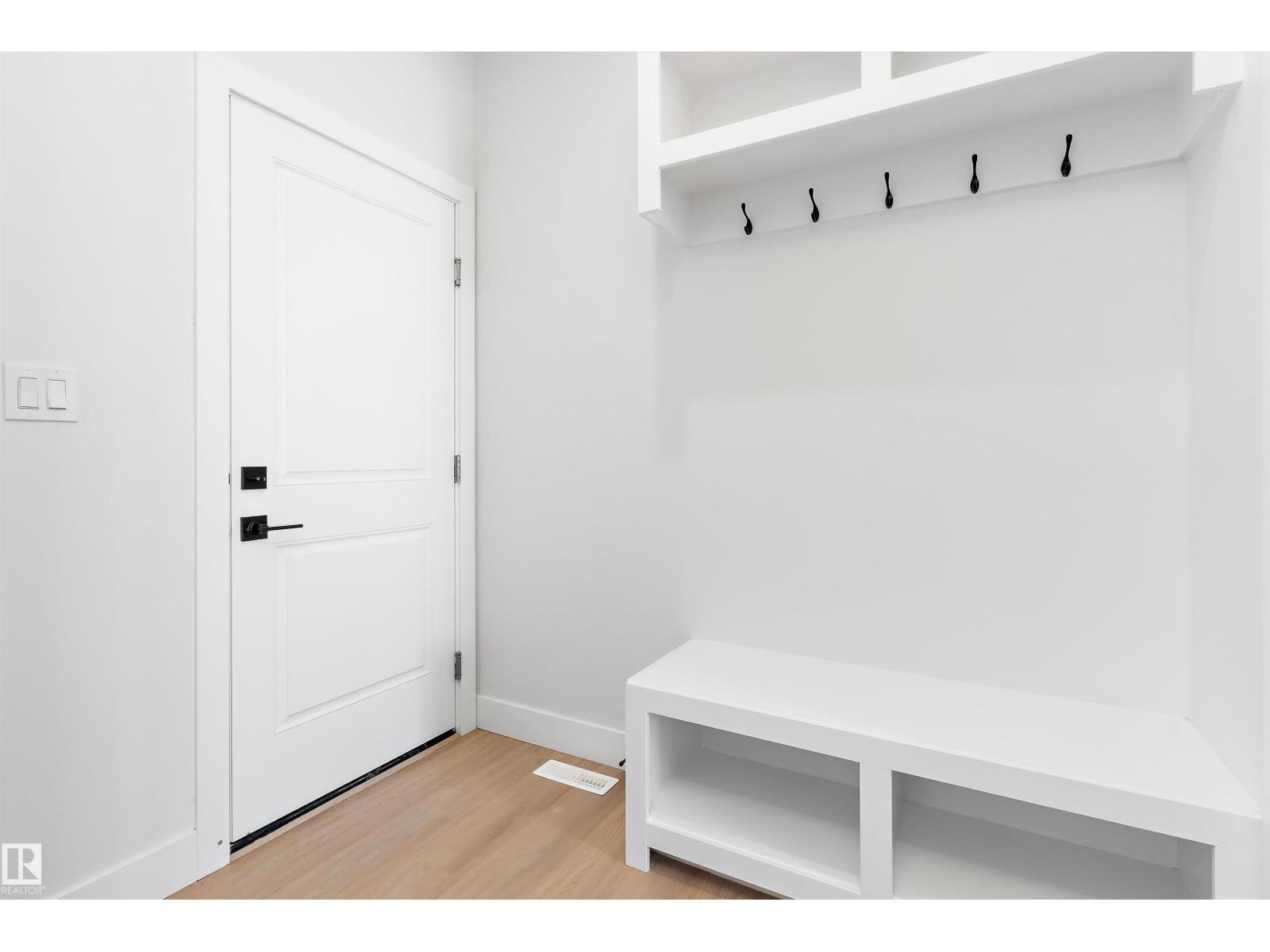 34 ASTORIA PL - 19