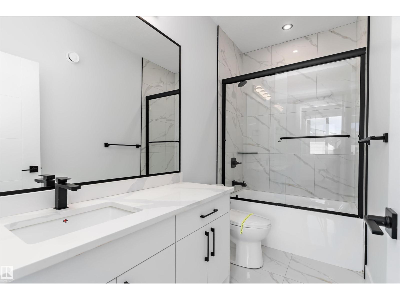 34 ASTORIA PL - 32