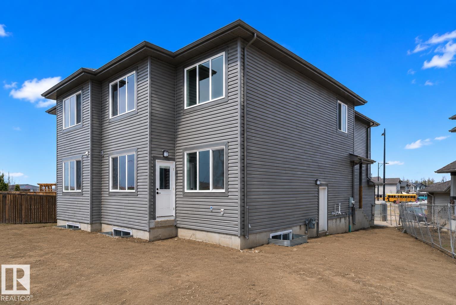 38 ASTORIA PL - 4