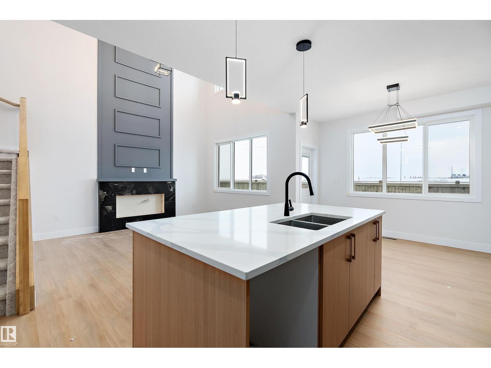 38 ASTORIA PL - 15