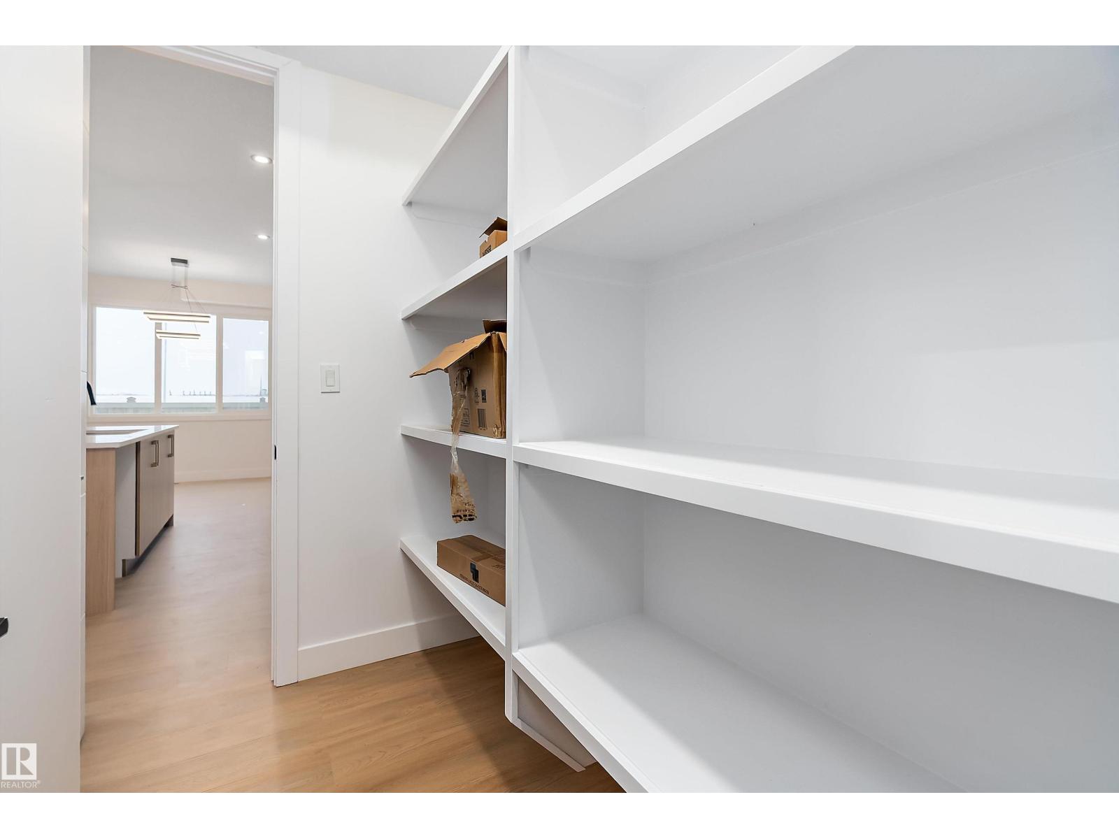 38 ASTORIA PL - 17
