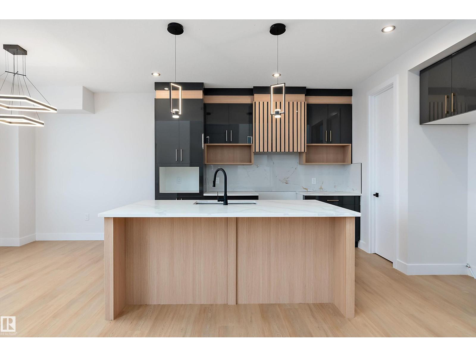 38 ASTORIA PL - 13