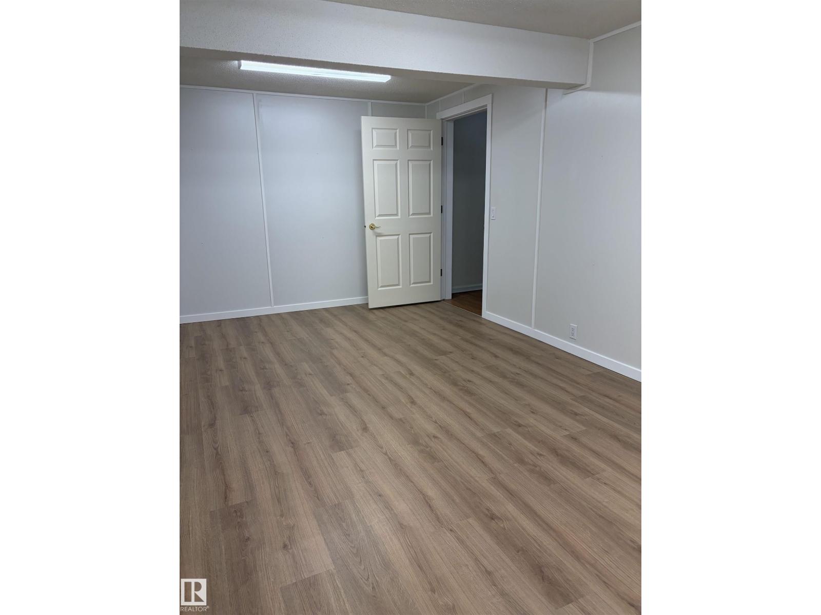 1027 109 ST NW - 41