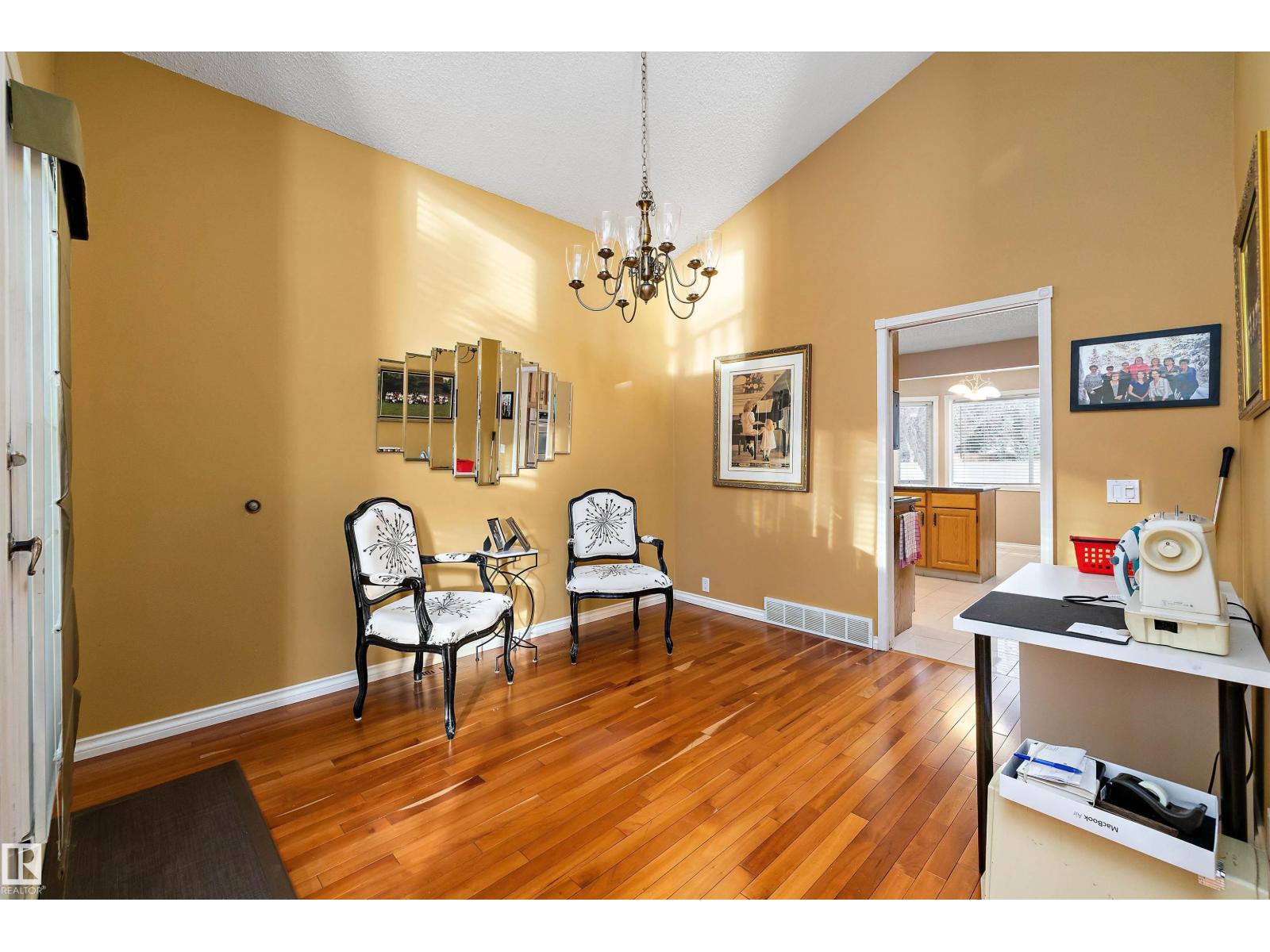 1027 109 ST NW - 15