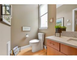 Dining nook - 763 Sayward Hill Terr, Saanich, BC V8Y3K1 Photo 13