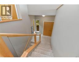 763 Sayward Hill Terr, Saanich, BC V8Y3K1 Photo 20