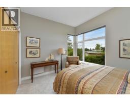 763 Sayward Hill Terr, Saanich, BC V8Y3K1 Photo 21