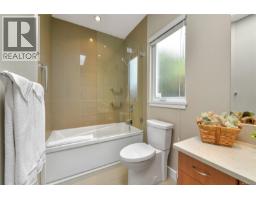 763 Sayward Hill Terr, Saanich, BC V8Y3K1 Photo 24