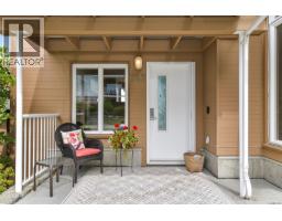 763 Sayward Hill Terr, Saanich, BC V8Y3K1 Photo 30