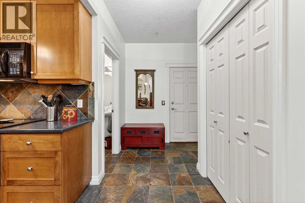 #1104 24 Hemlock Crescent SW - 10