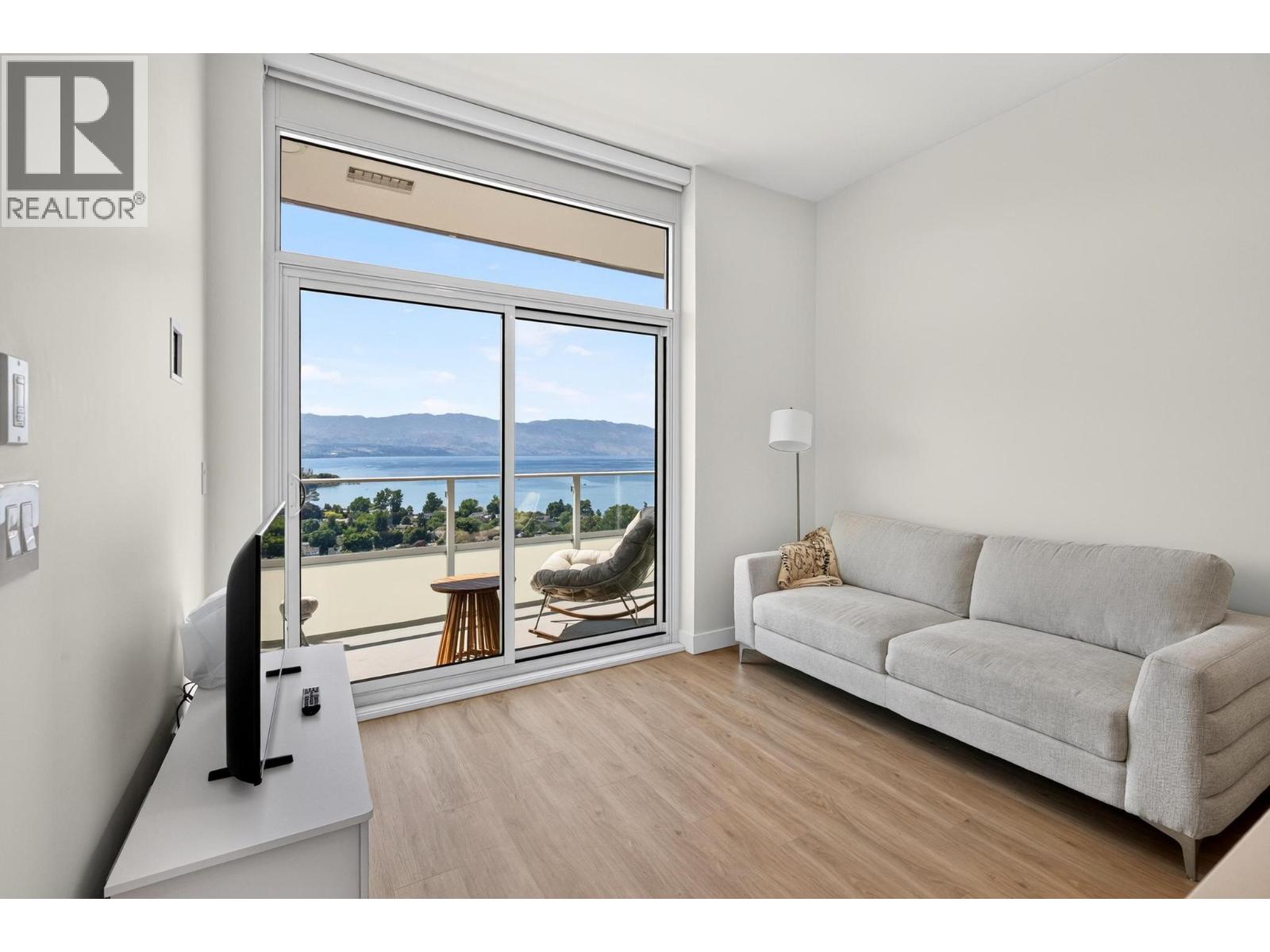 #2206 238 Leon Avenue - 13