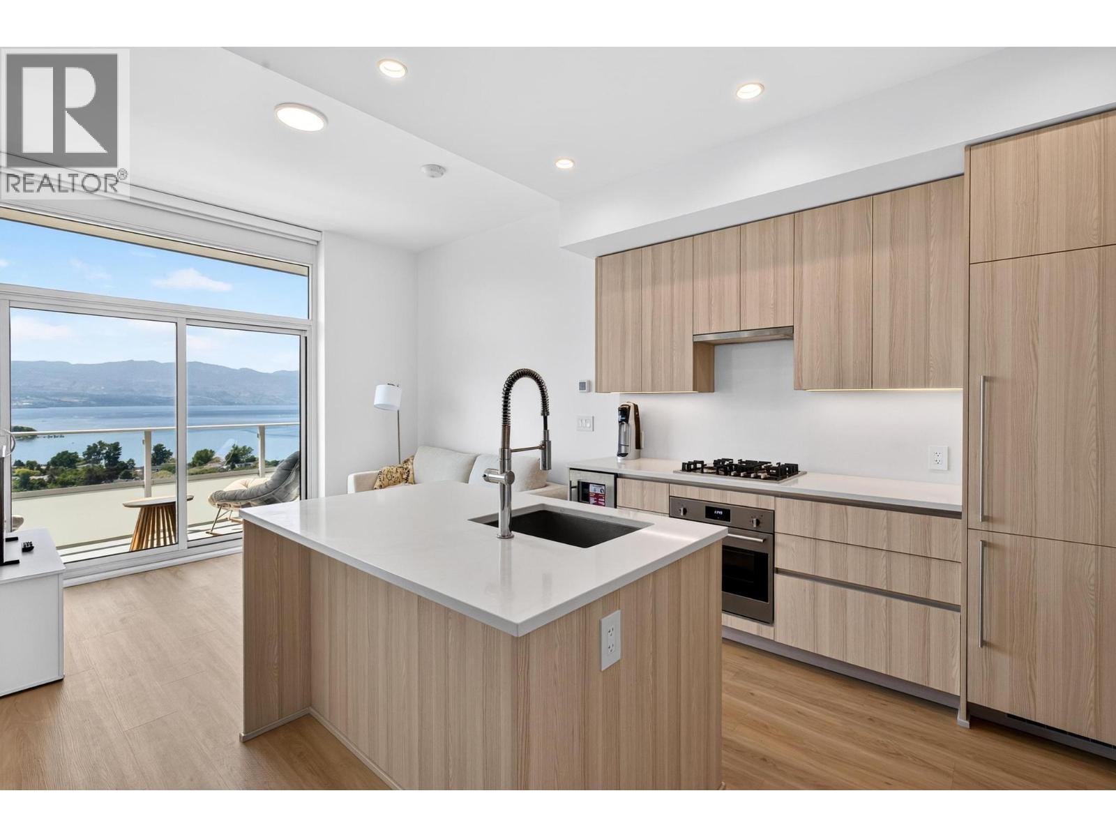 #2206 238 Leon Avenue - 6