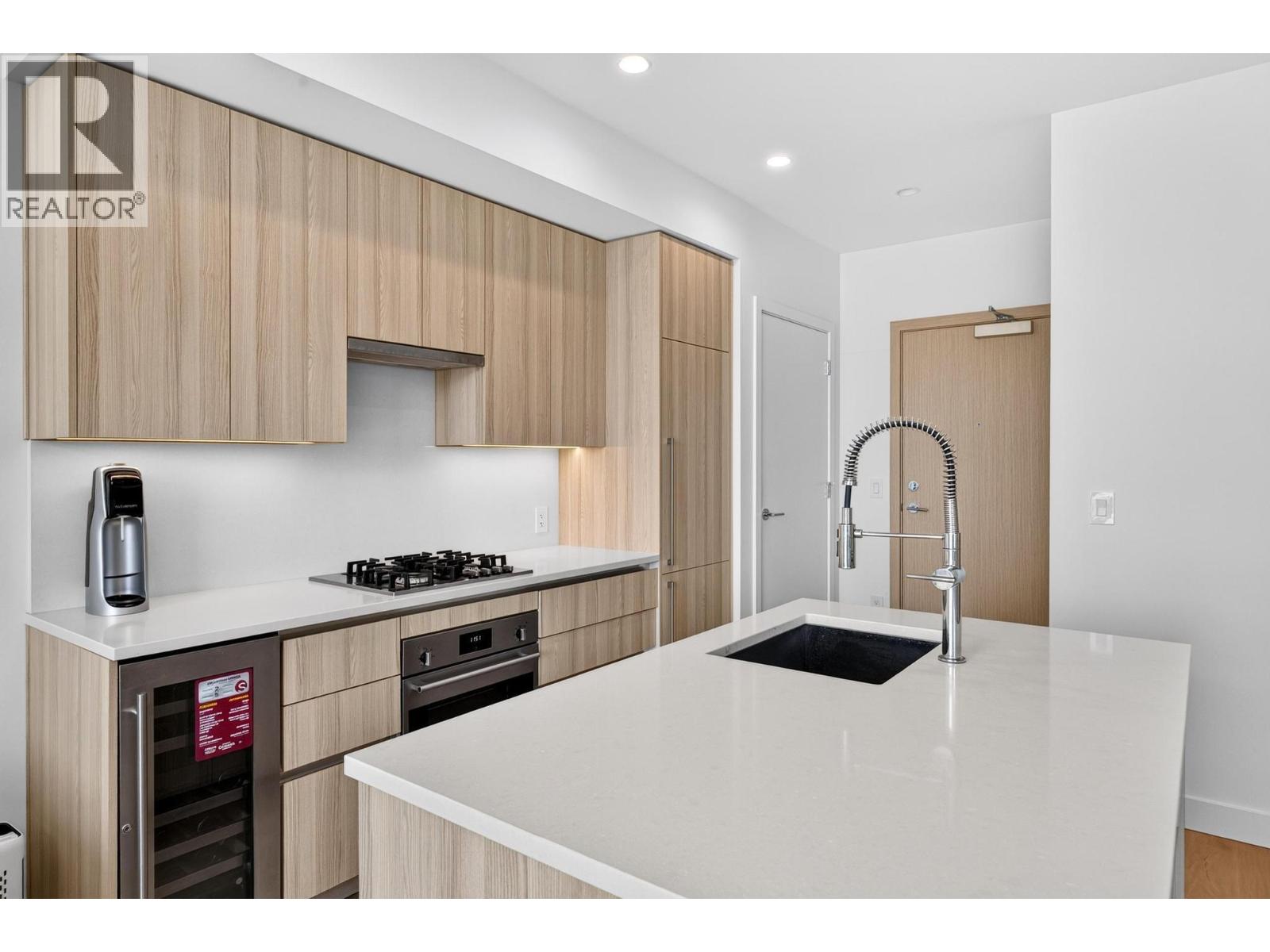 #2206 238 Leon Avenue - 9