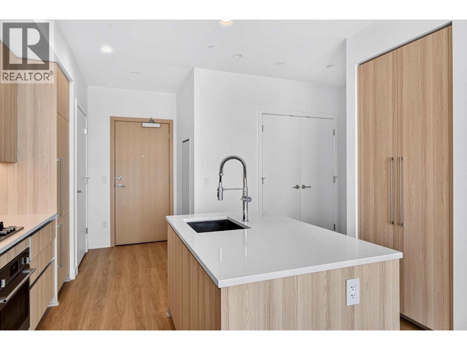 #2206 238 Leon Avenue - 7
