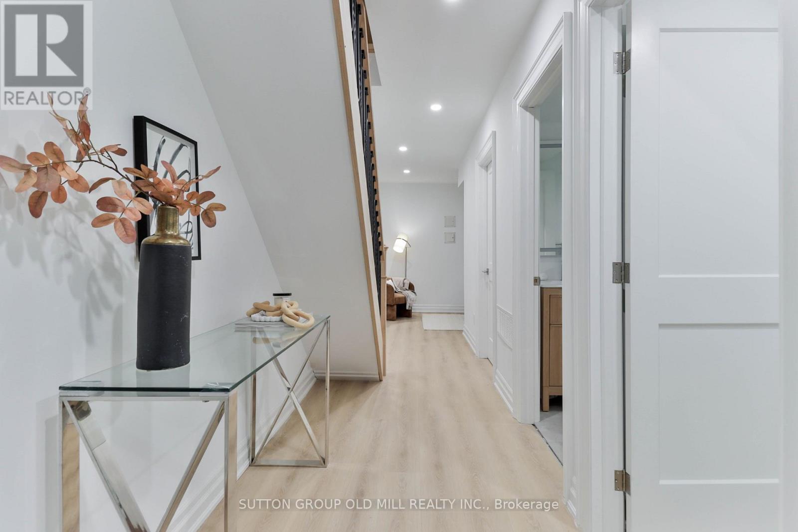 28 EASTMOUNT AVENUE - 13