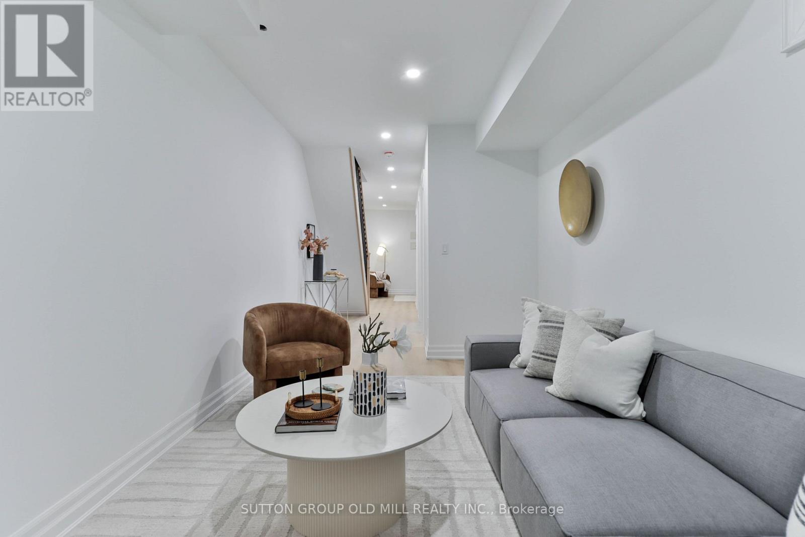 28 EASTMOUNT AVENUE - 16