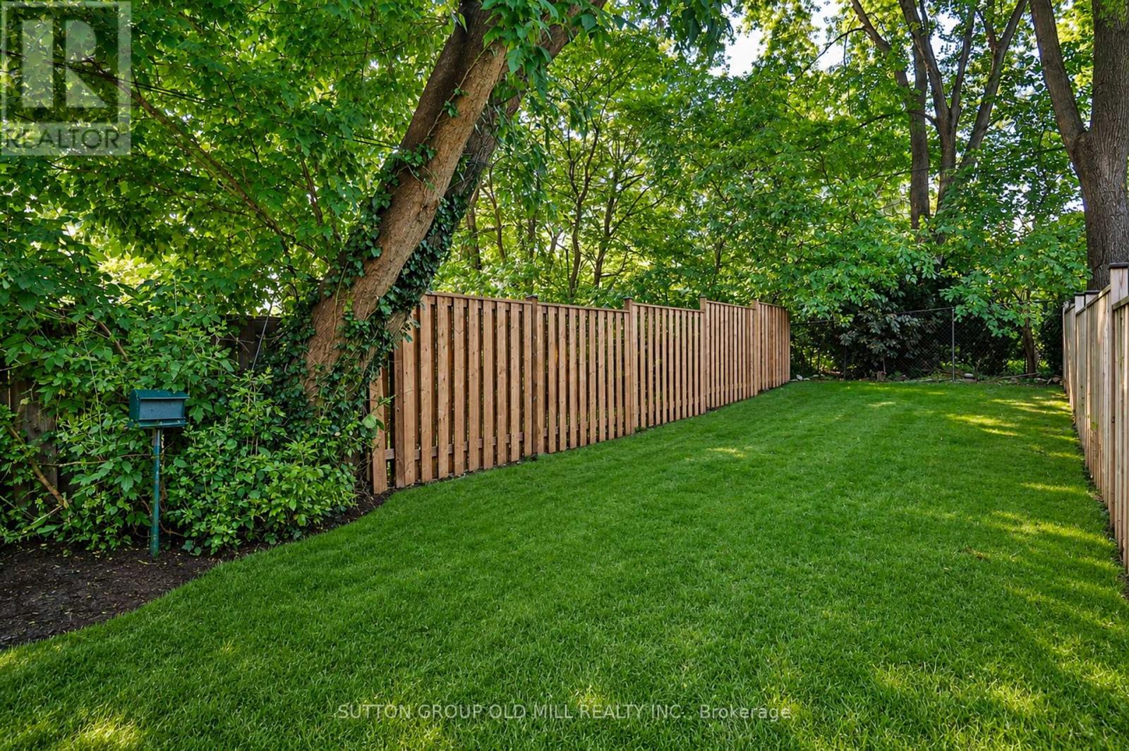 28 EASTMOUNT AVENUE - 11