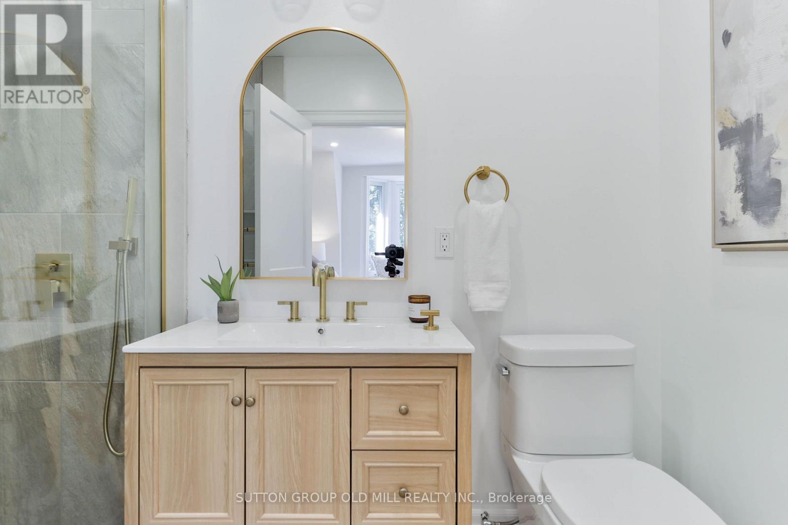 28 EASTMOUNT AVENUE - 25