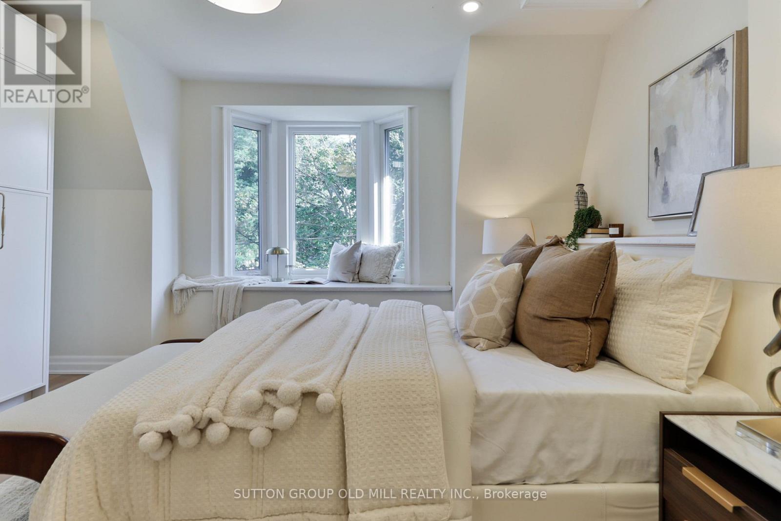 28 EASTMOUNT AVENUE - 23