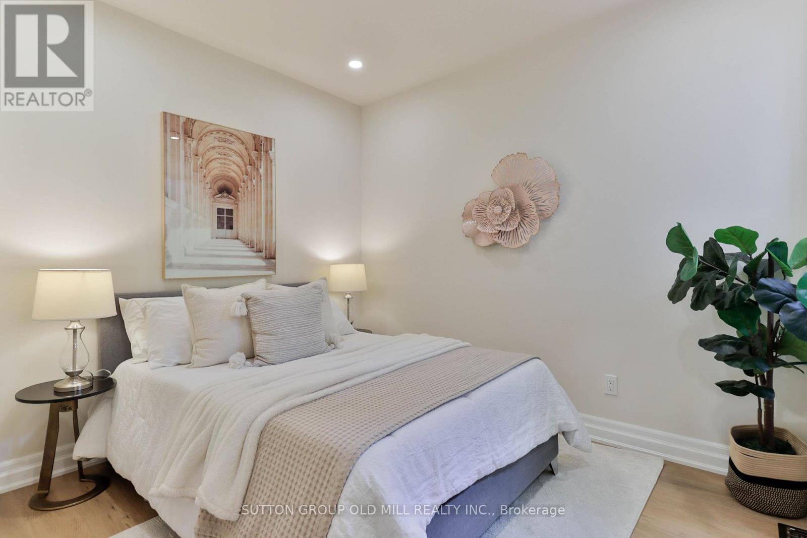 28 EASTMOUNT AVENUE - 27