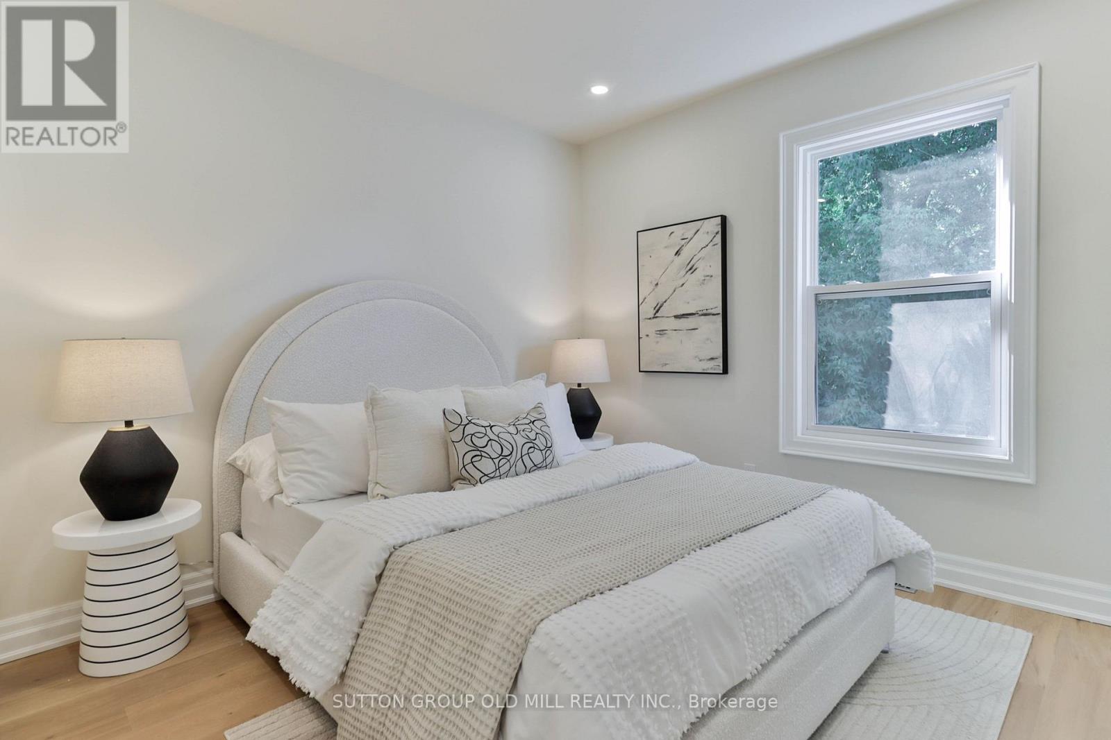 28 EASTMOUNT AVENUE - 30