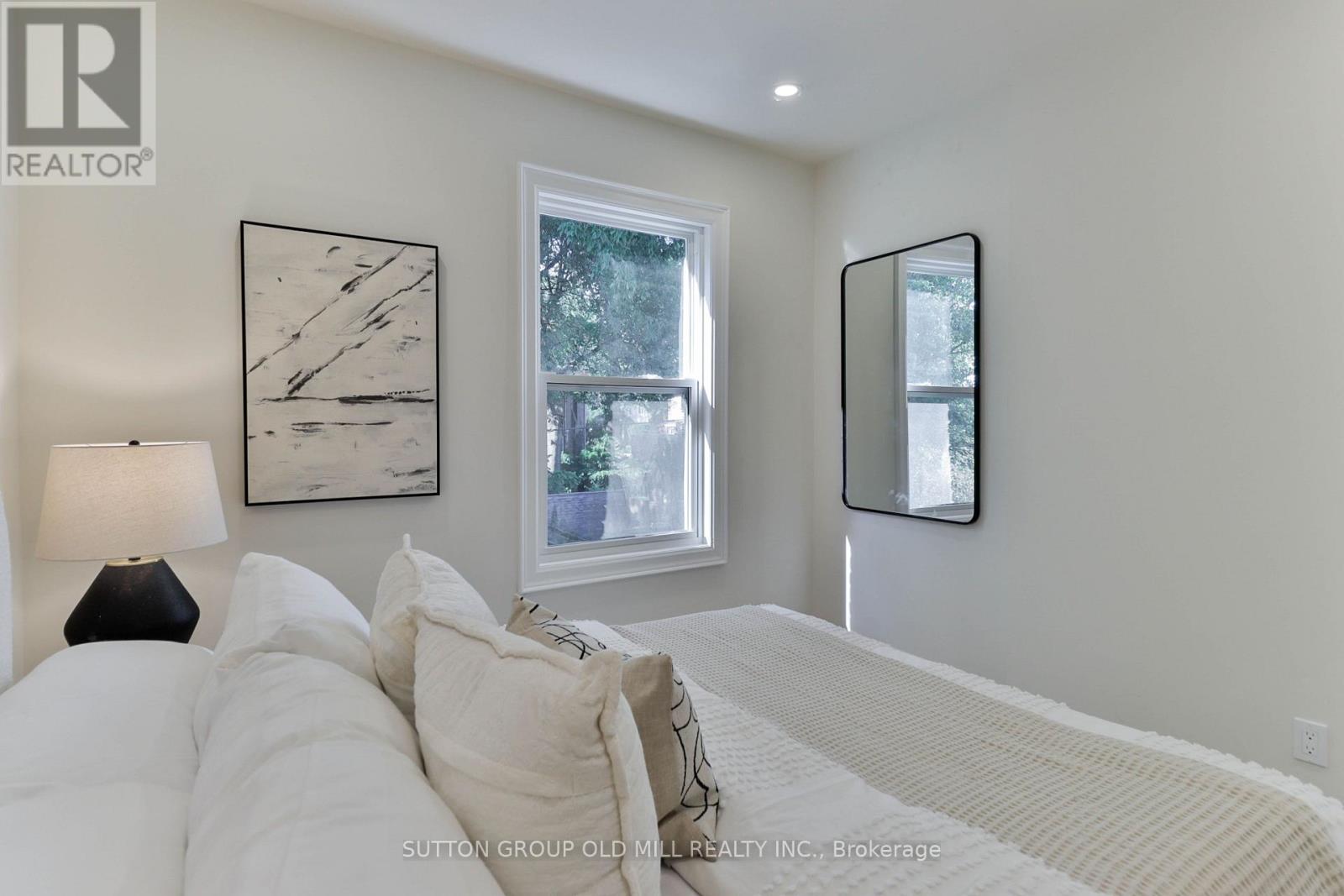 28 EASTMOUNT AVENUE - 32