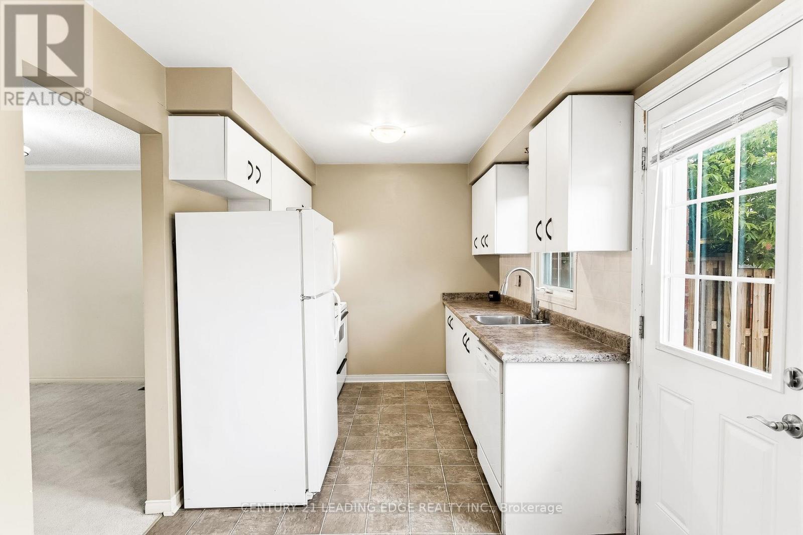 #91 10 BASSETT BOULEVARD - 17