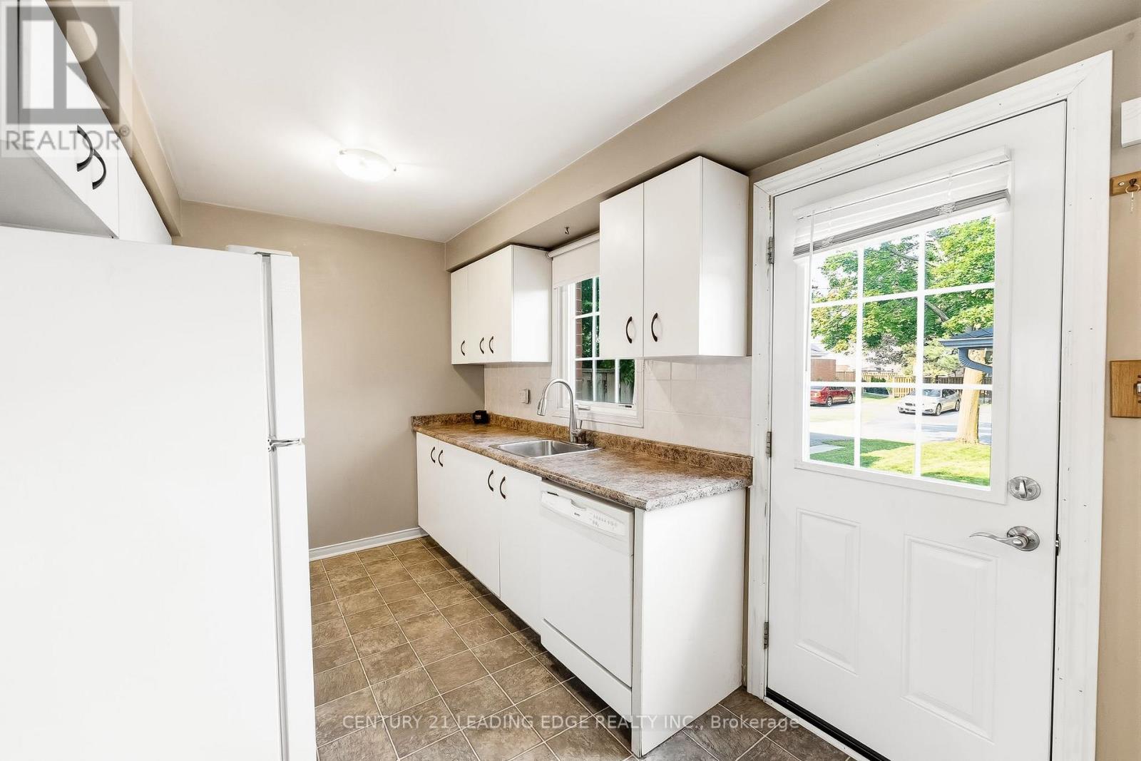 #91 10 BASSETT BOULEVARD - 21
