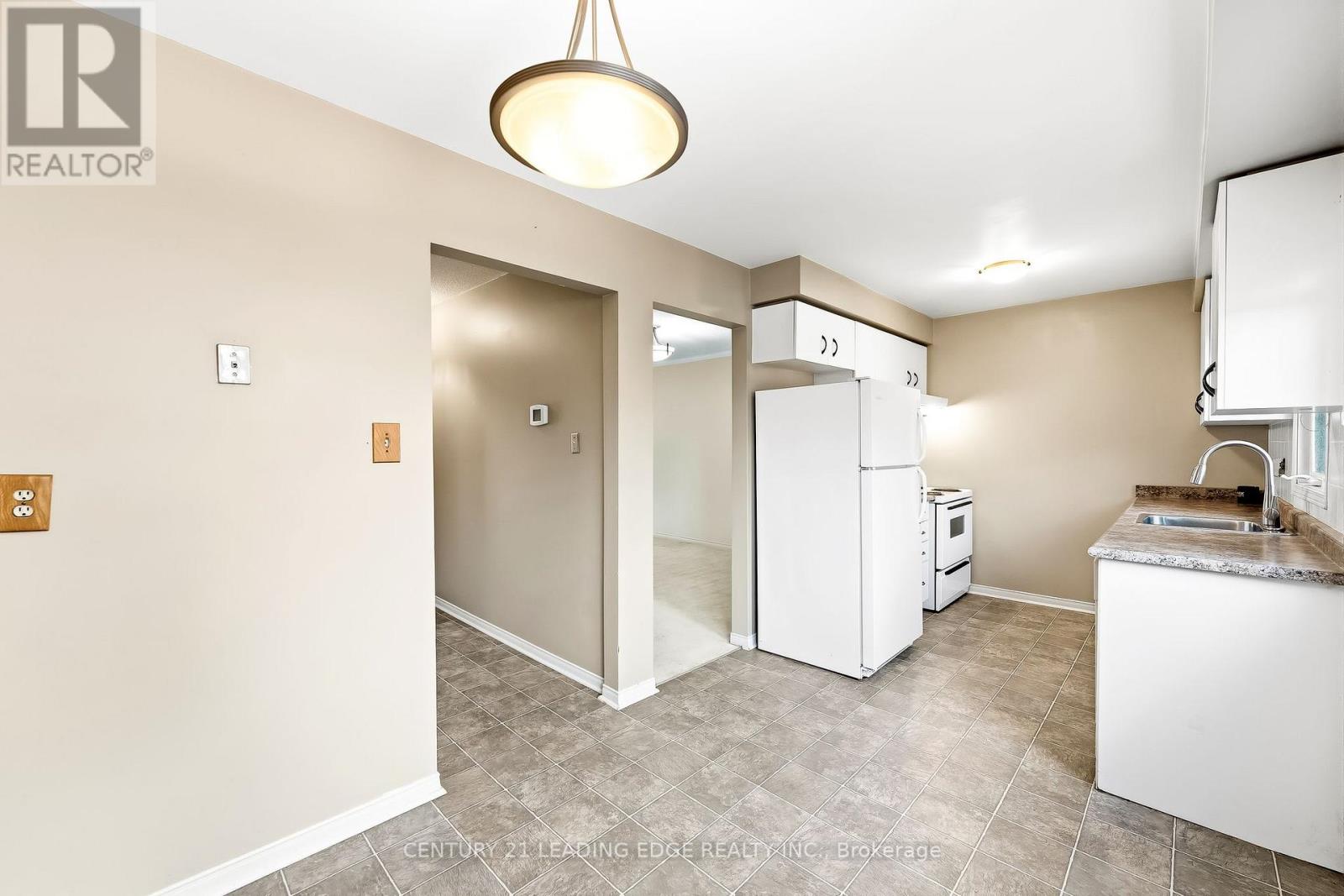 #91 10 BASSETT BOULEVARD - 23