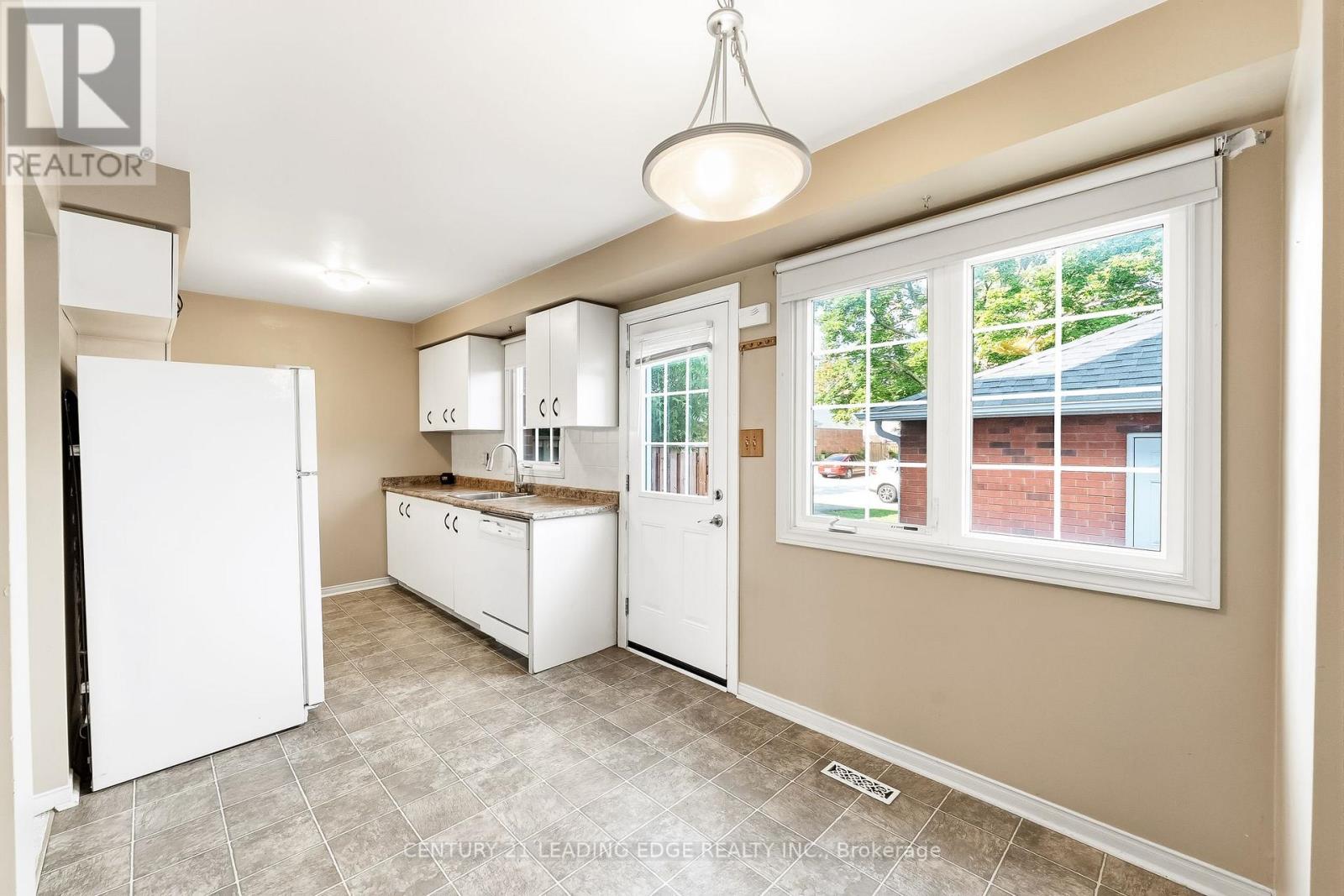 #91 10 BASSETT BOULEVARD - 24
