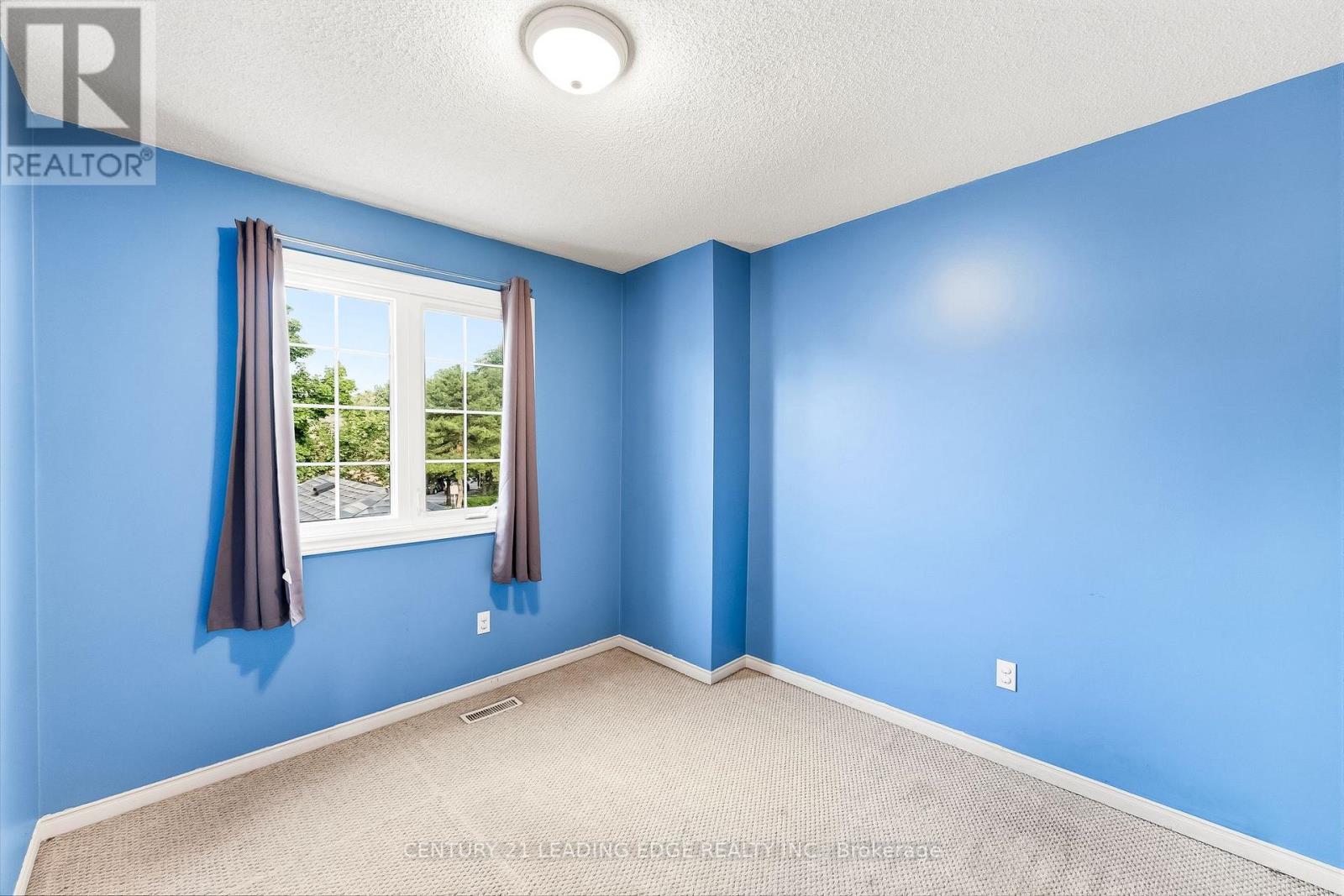 #91 10 BASSETT BOULEVARD - 32