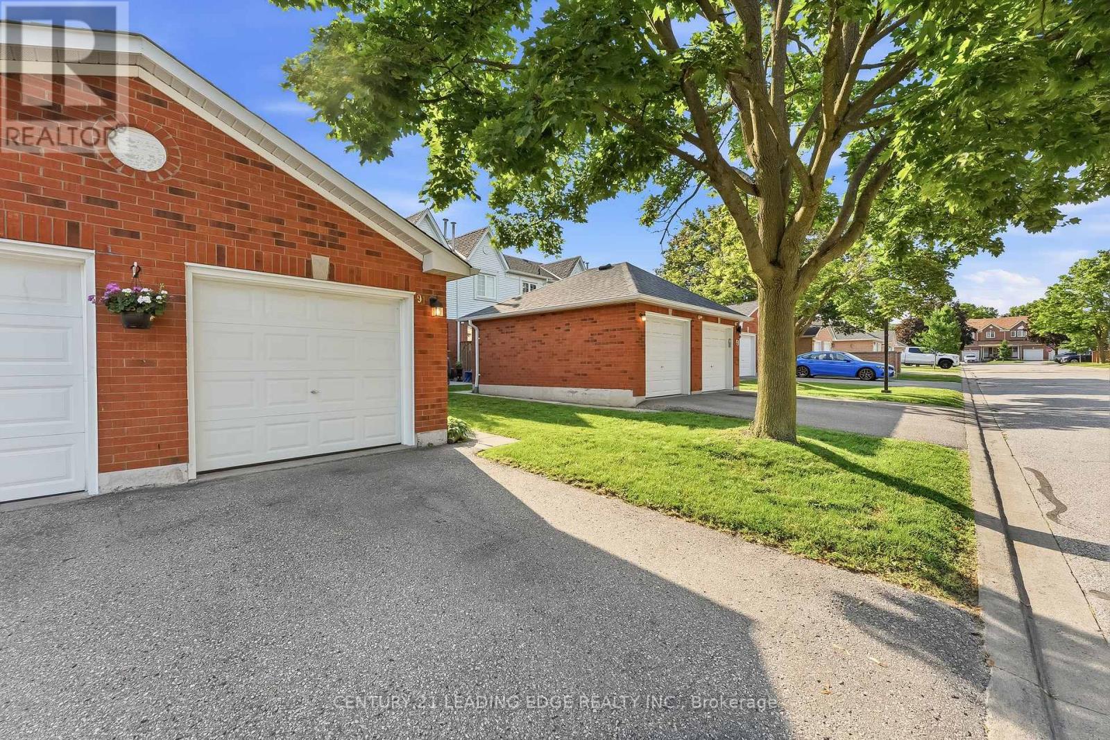 #91 10 BASSETT BOULEVARD - 44