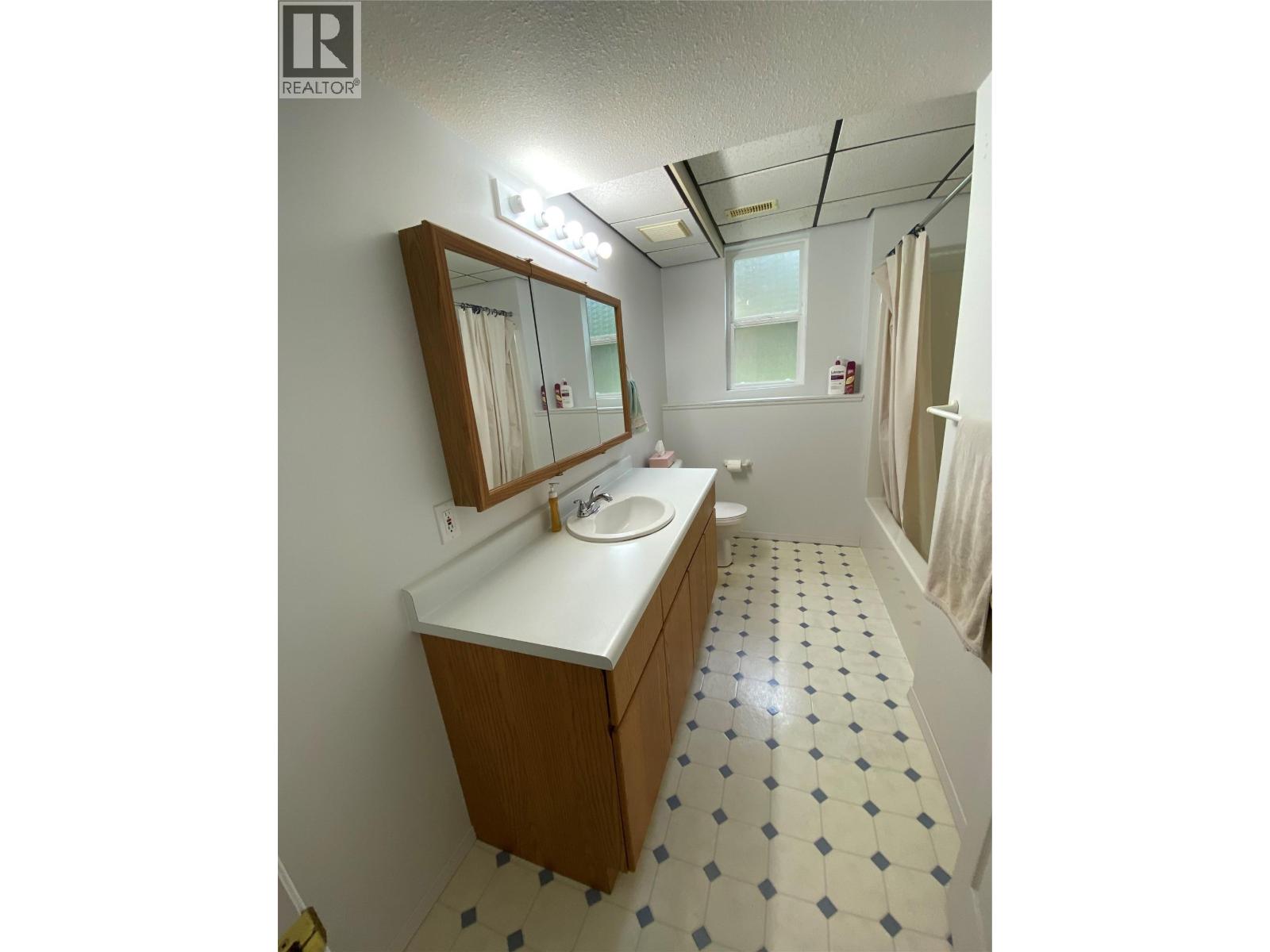 945 Pine Crescent - Image 10