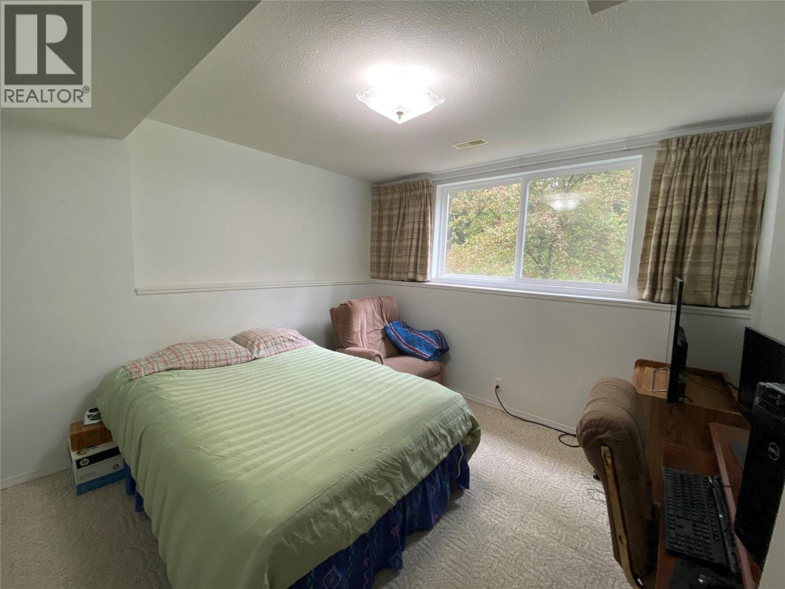 945 Pine Crescent - Image 16