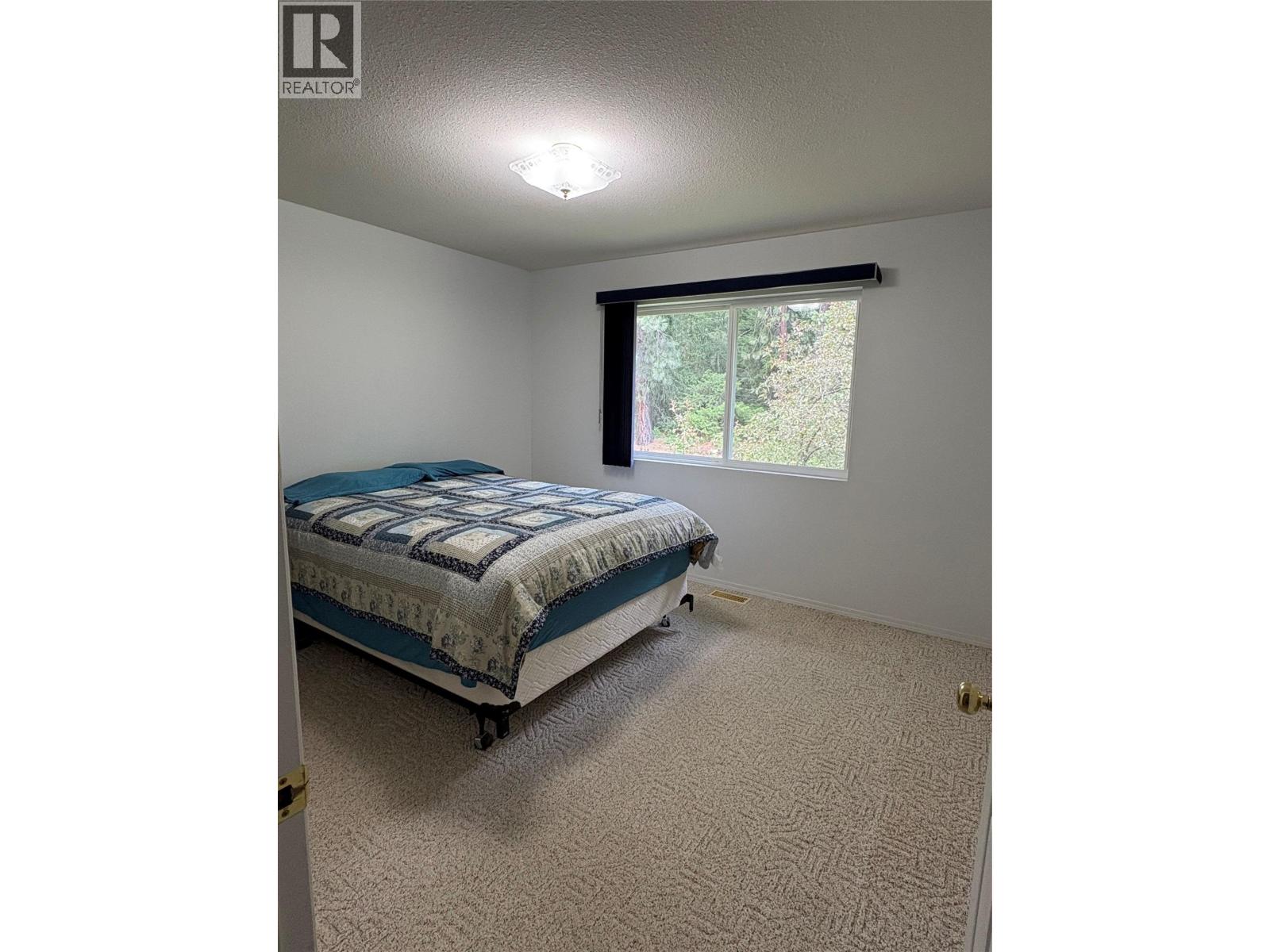 945 Pine Crescent - 8