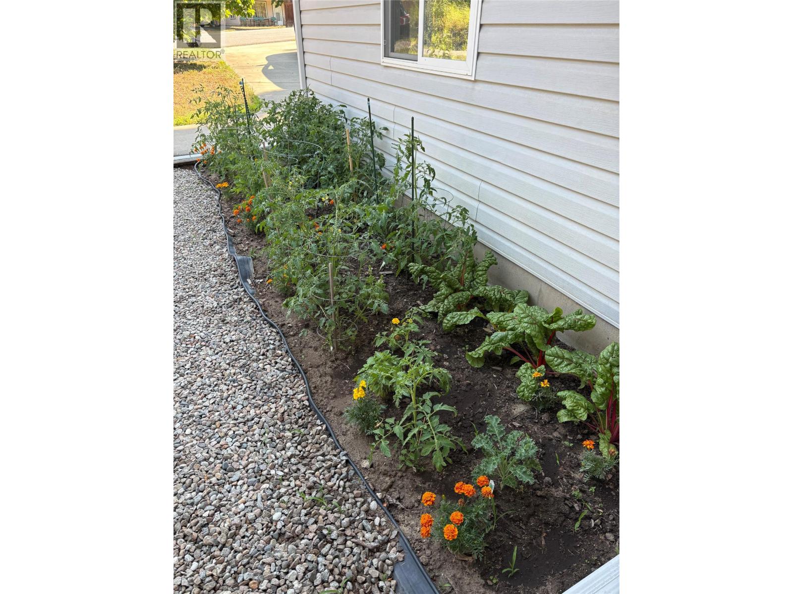 945 Pine Crescent - Image 37