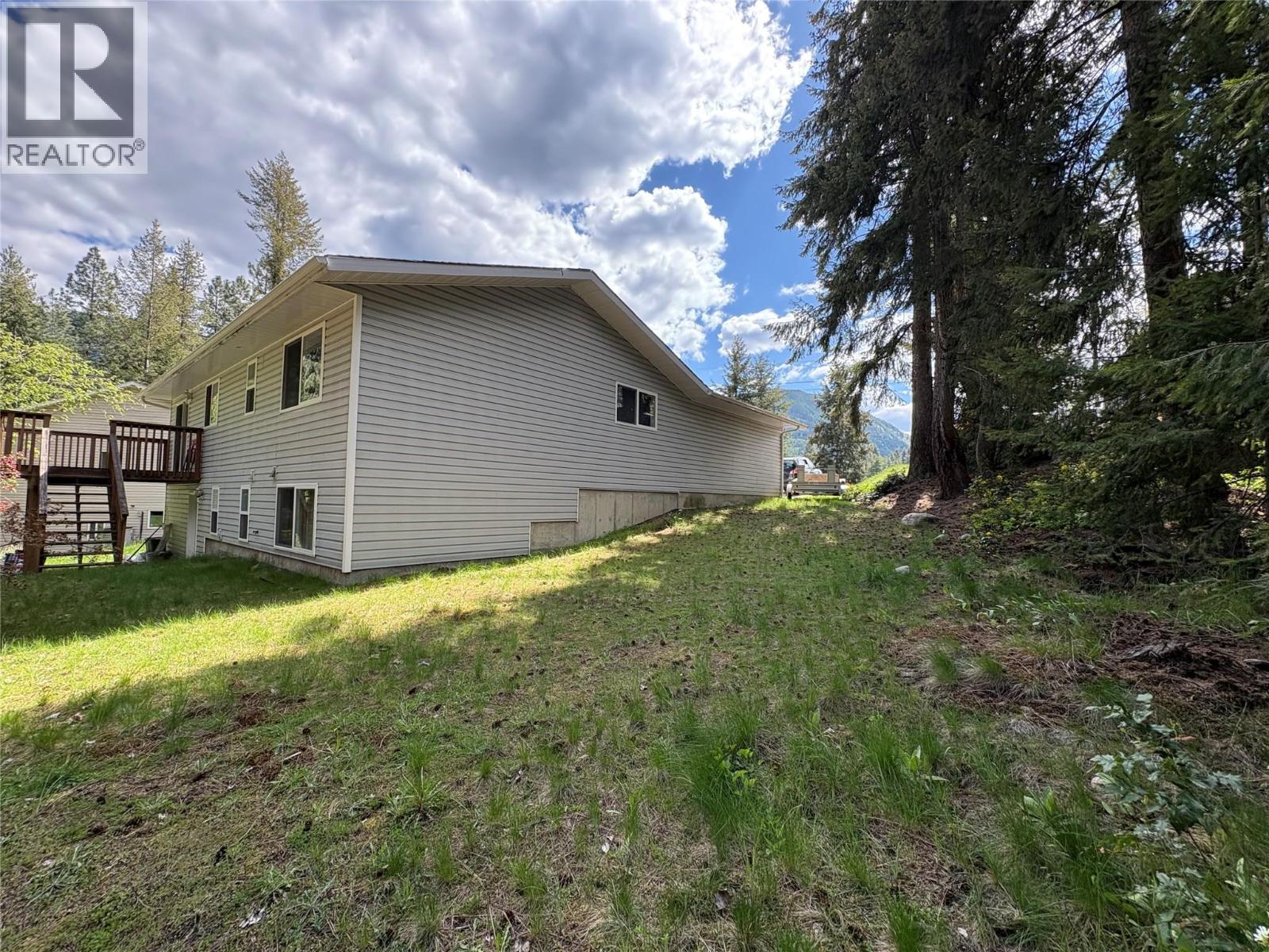 945 Pine Crescent - 44