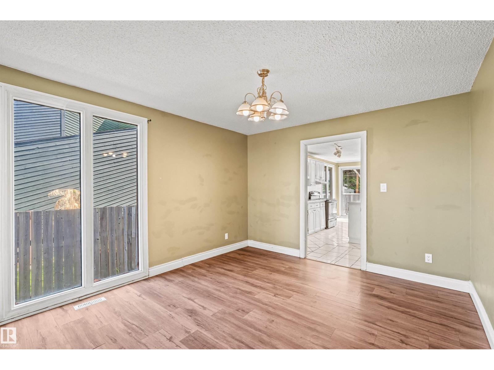 11507 141 AV NW - 8
