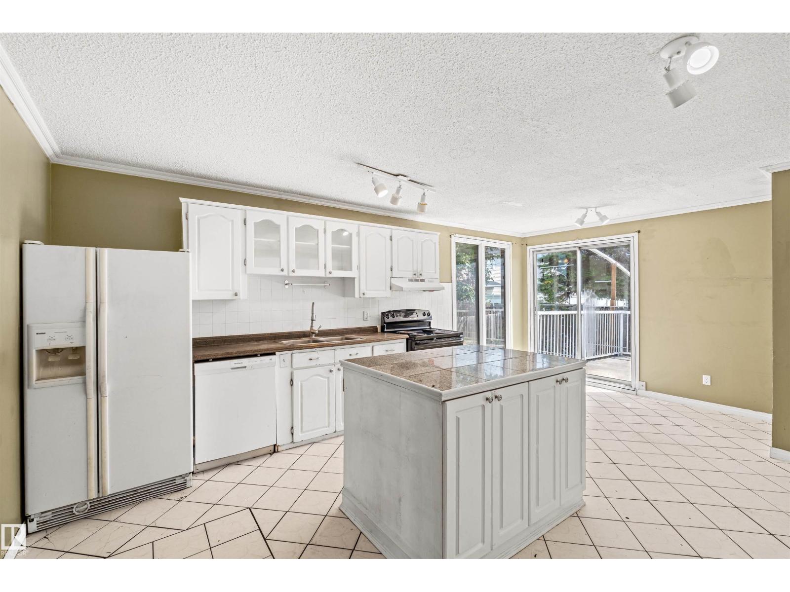 11507 141 AV NW - 9