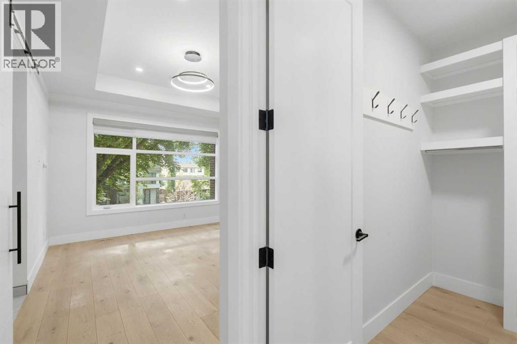 3325 42 Street SW - 20