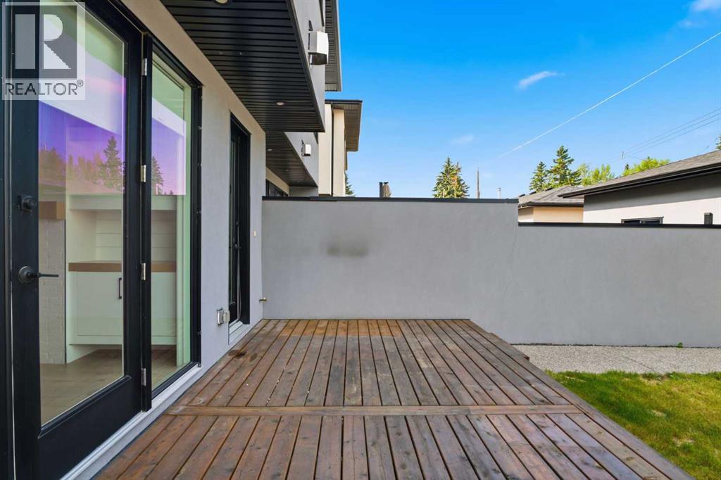 3325 42 Street SW - 44
