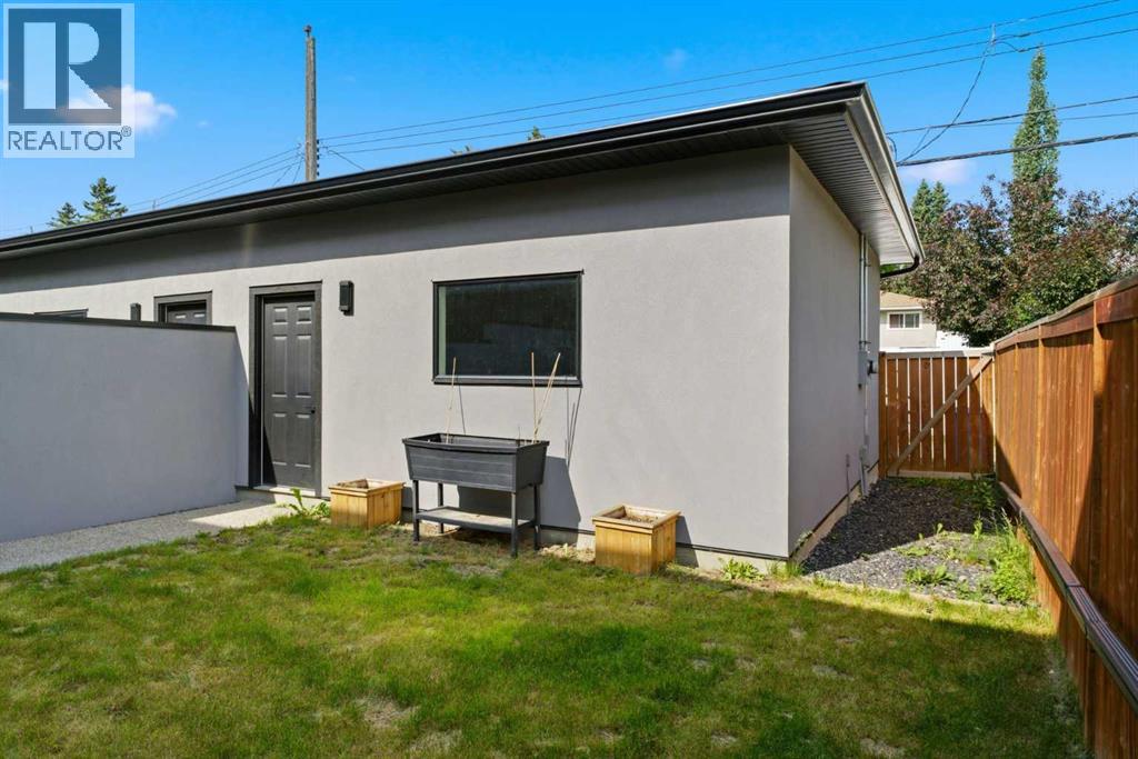 3325 42 Street SW - 47