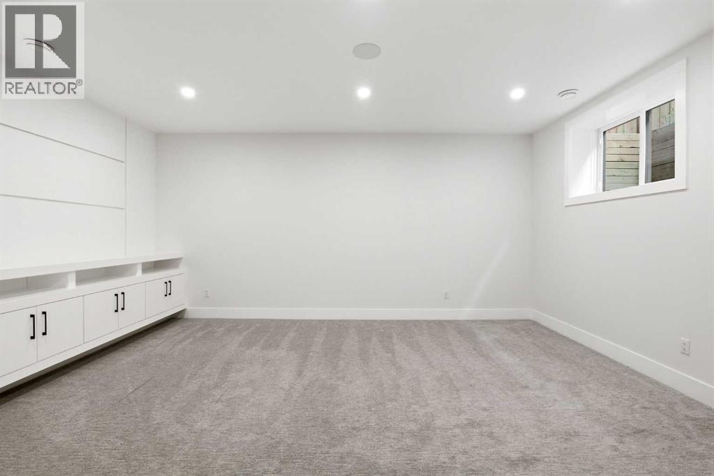 3325 42 Street SW - 36